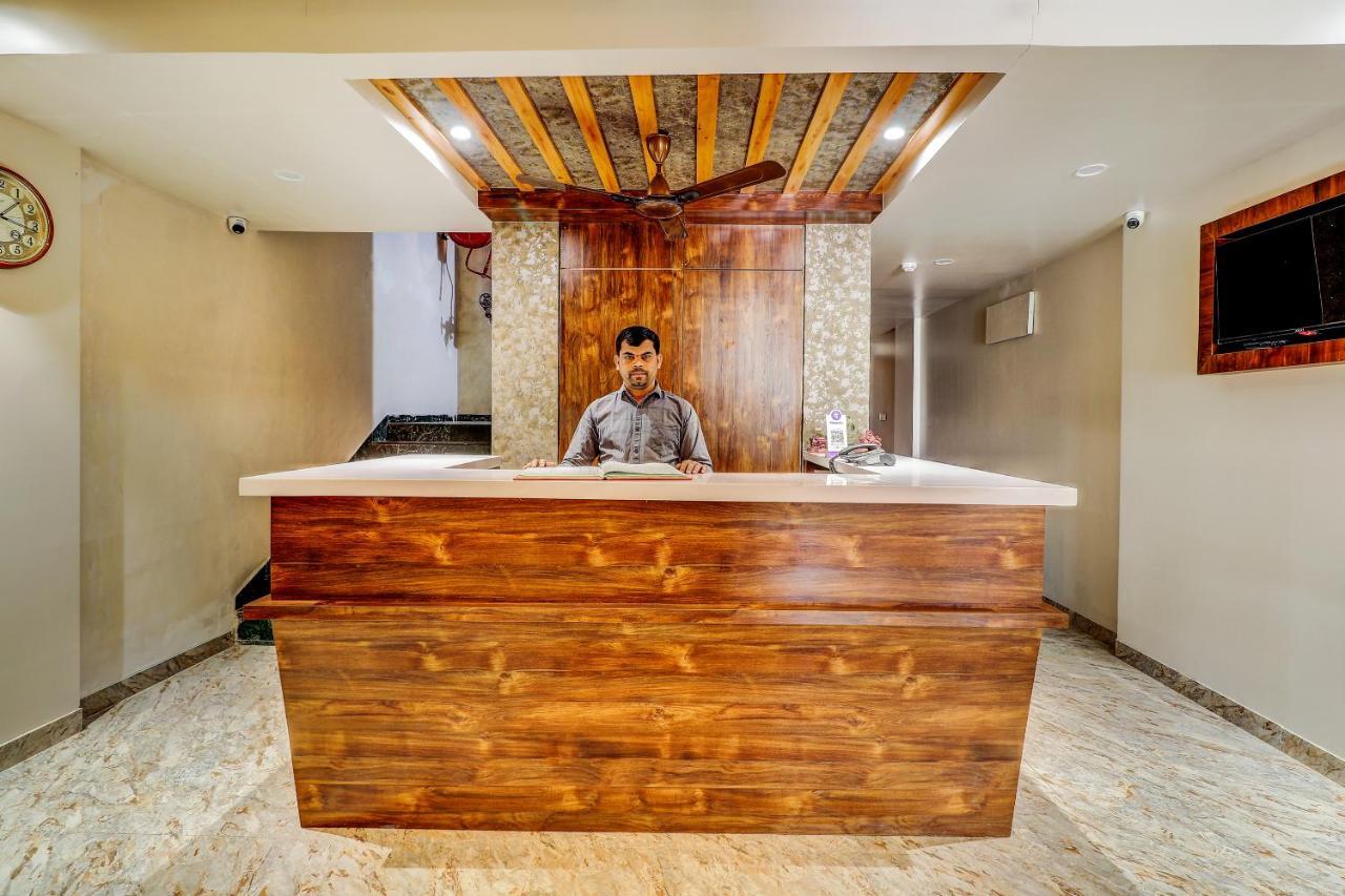 Hotel Apratim Lodging & Boarding Ulhāsnagar 外观 照片