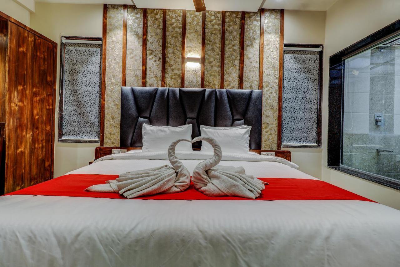 Hotel Apratim Lodging & Boarding Ulhāsnagar 外观 照片