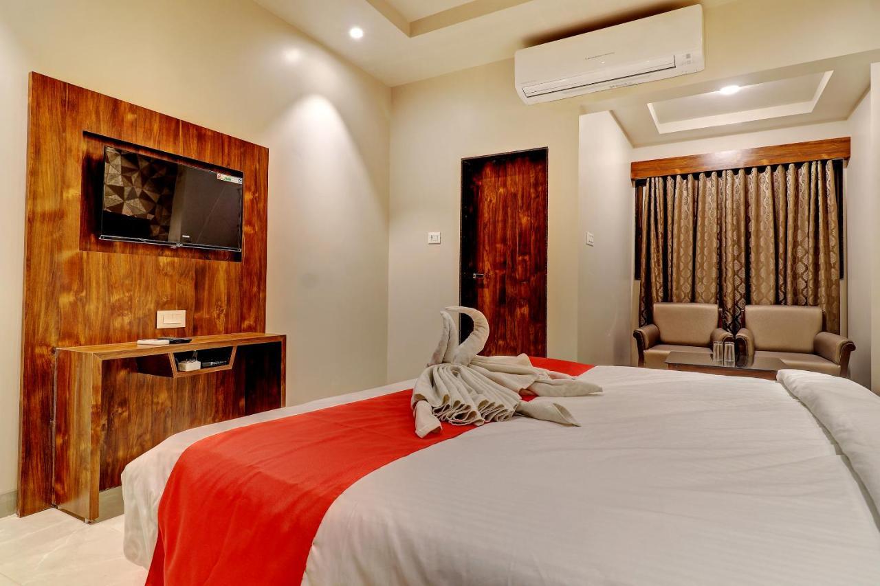 Hotel Apratim Lodging & Boarding Ulhāsnagar 外观 照片
