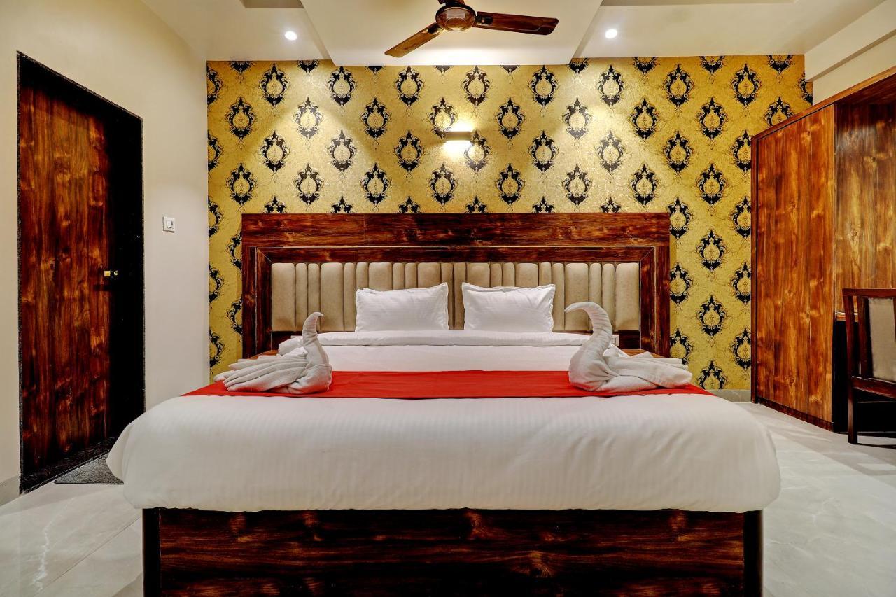 Hotel Apratim Lodging & Boarding Ulhāsnagar 外观 照片