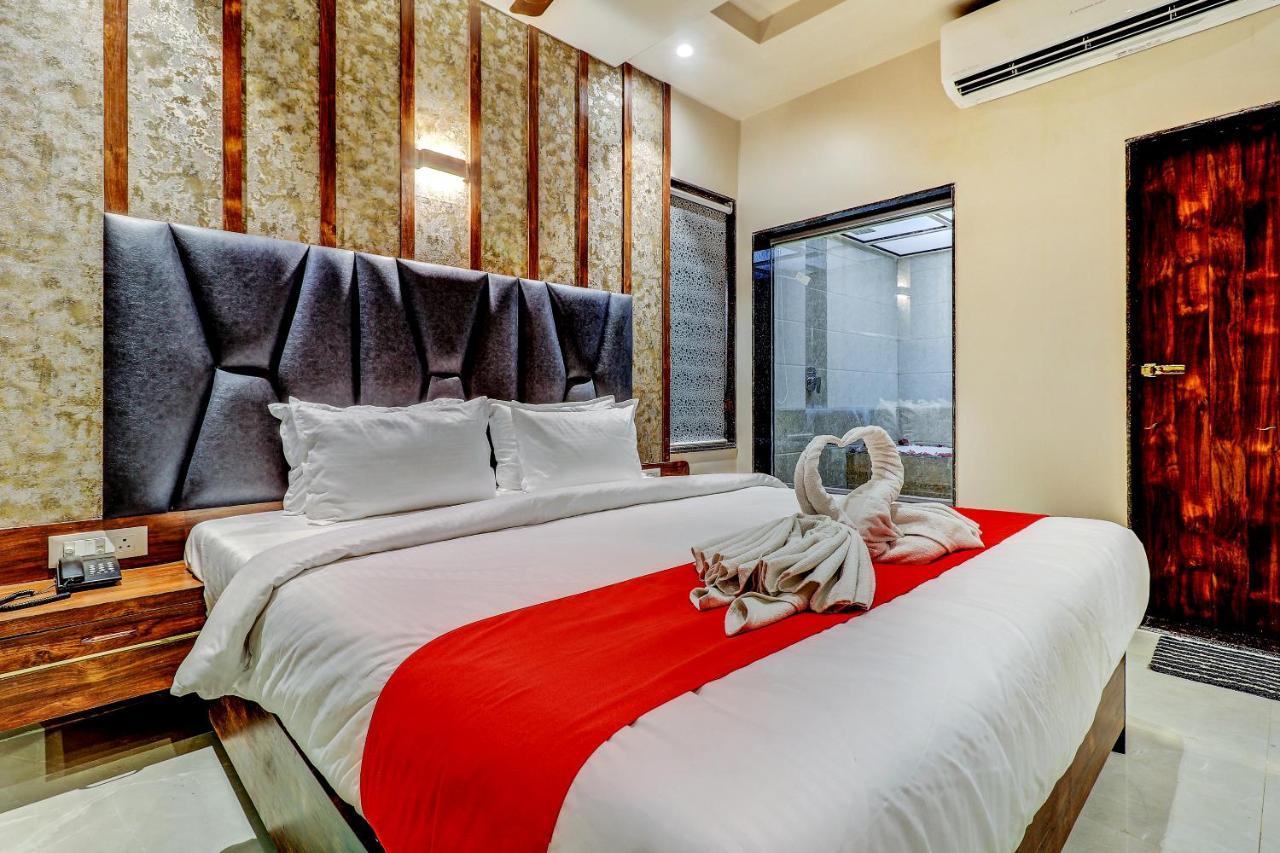 Hotel Apratim Lodging & Boarding Ulhāsnagar 外观 照片