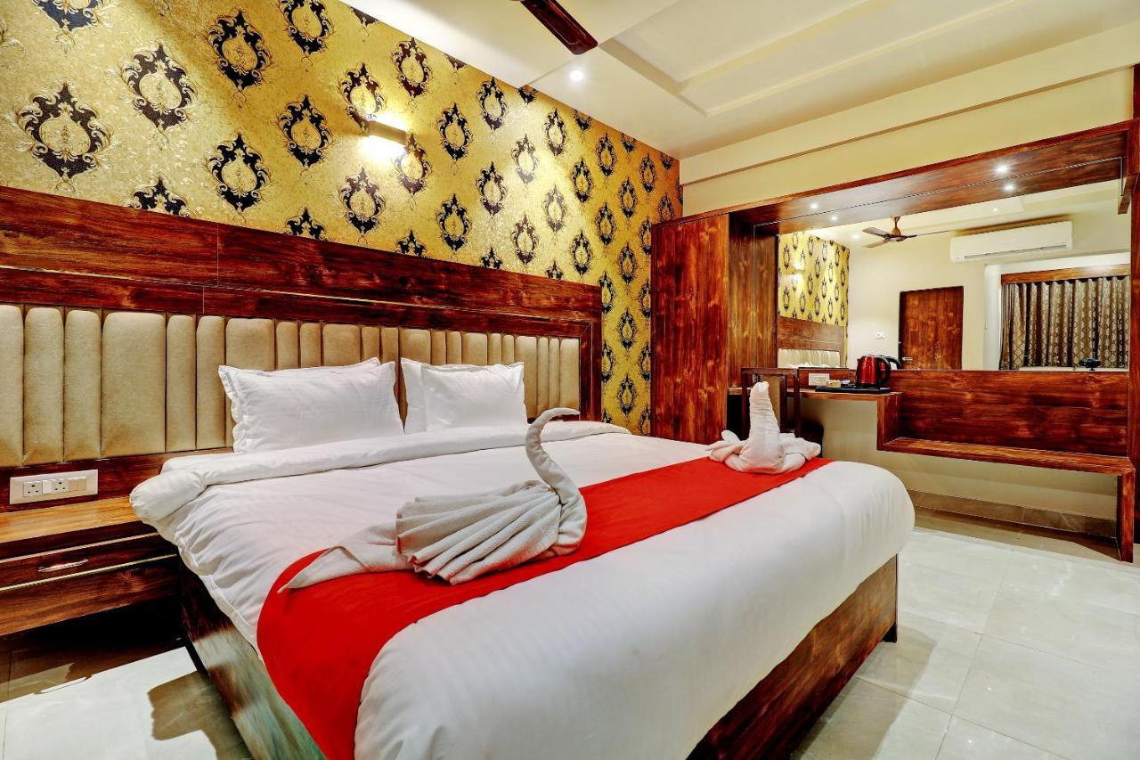 Hotel Apratim Lodging & Boarding Ulhāsnagar 外观 照片