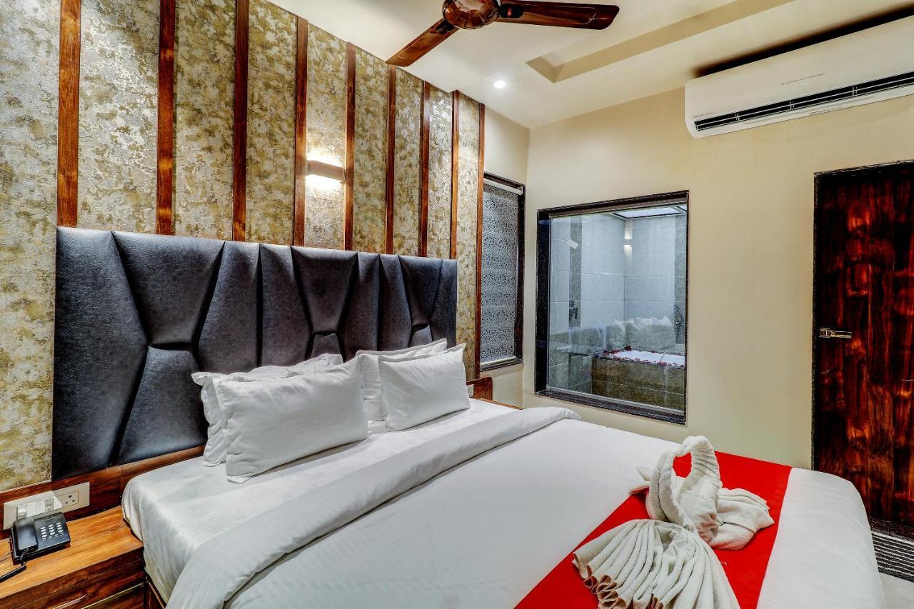 Hotel Apratim Lodging & Boarding Ulhāsnagar 外观 照片