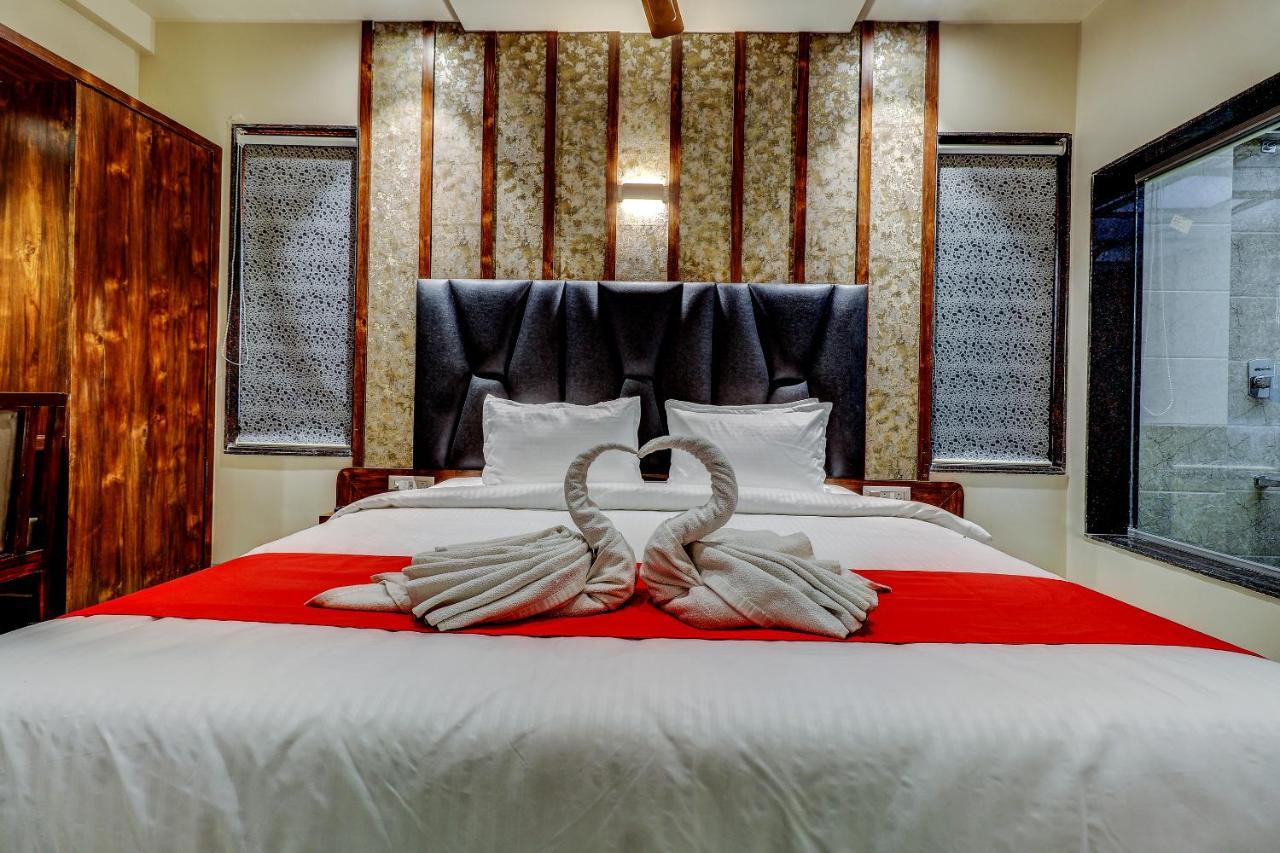 Hotel Apratim Lodging & Boarding Ulhāsnagar 外观 照片