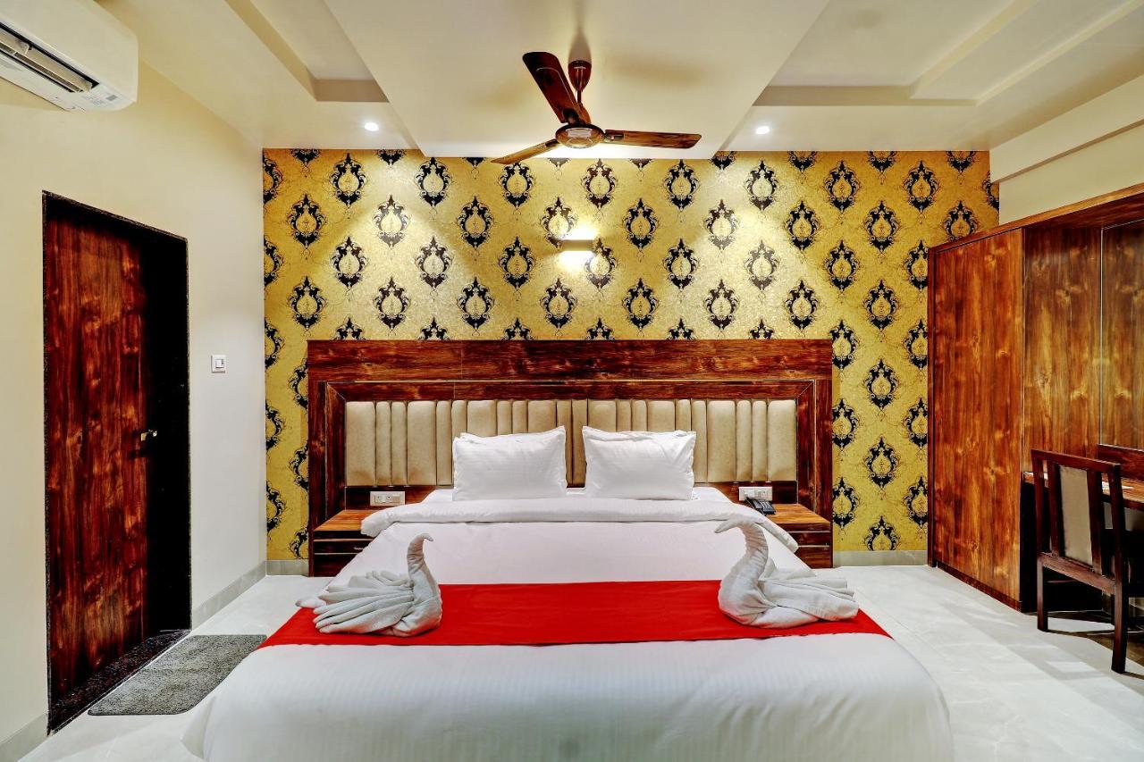 Hotel Apratim Lodging & Boarding Ulhāsnagar 外观 照片