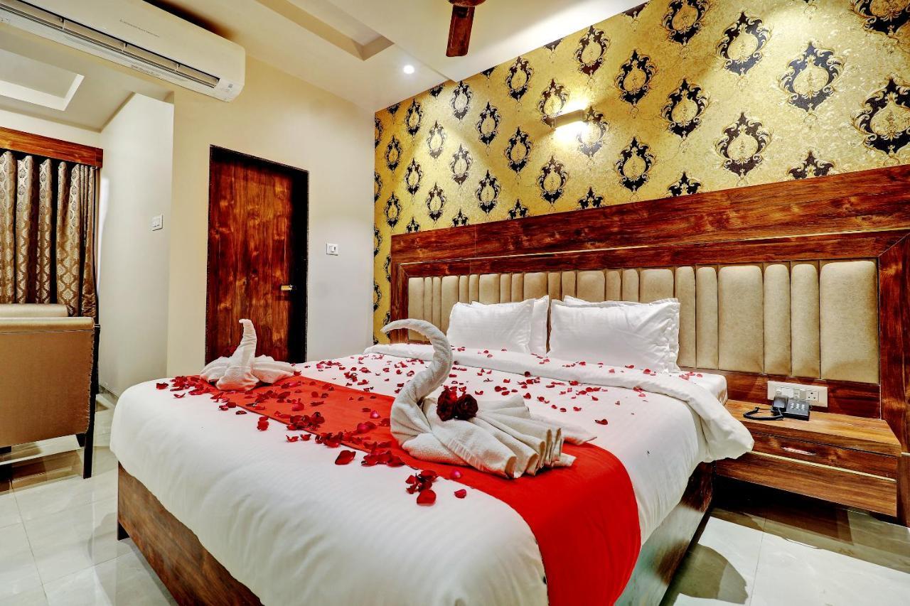 Hotel Apratim Lodging & Boarding Ulhāsnagar 外观 照片