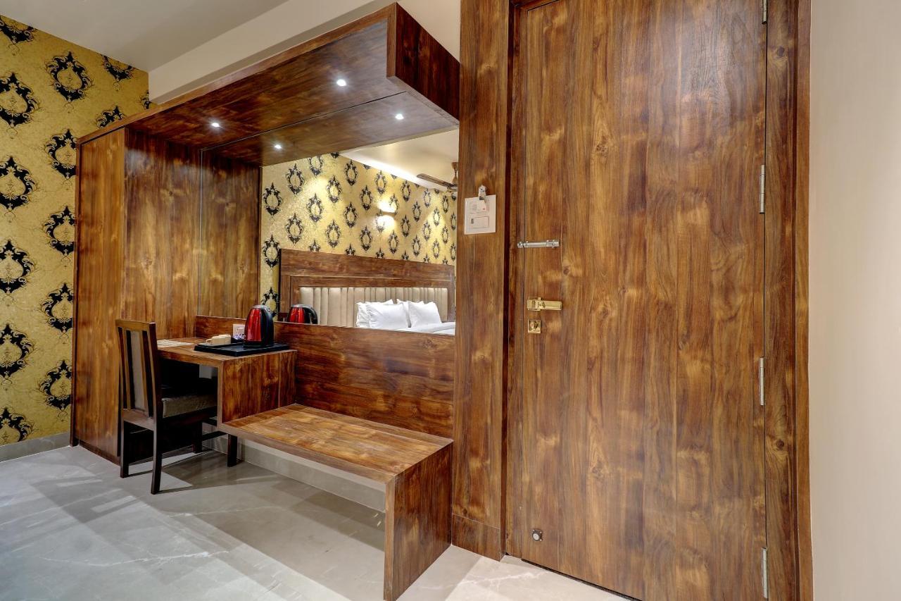 Hotel Apratim Lodging & Boarding Ulhāsnagar 外观 照片