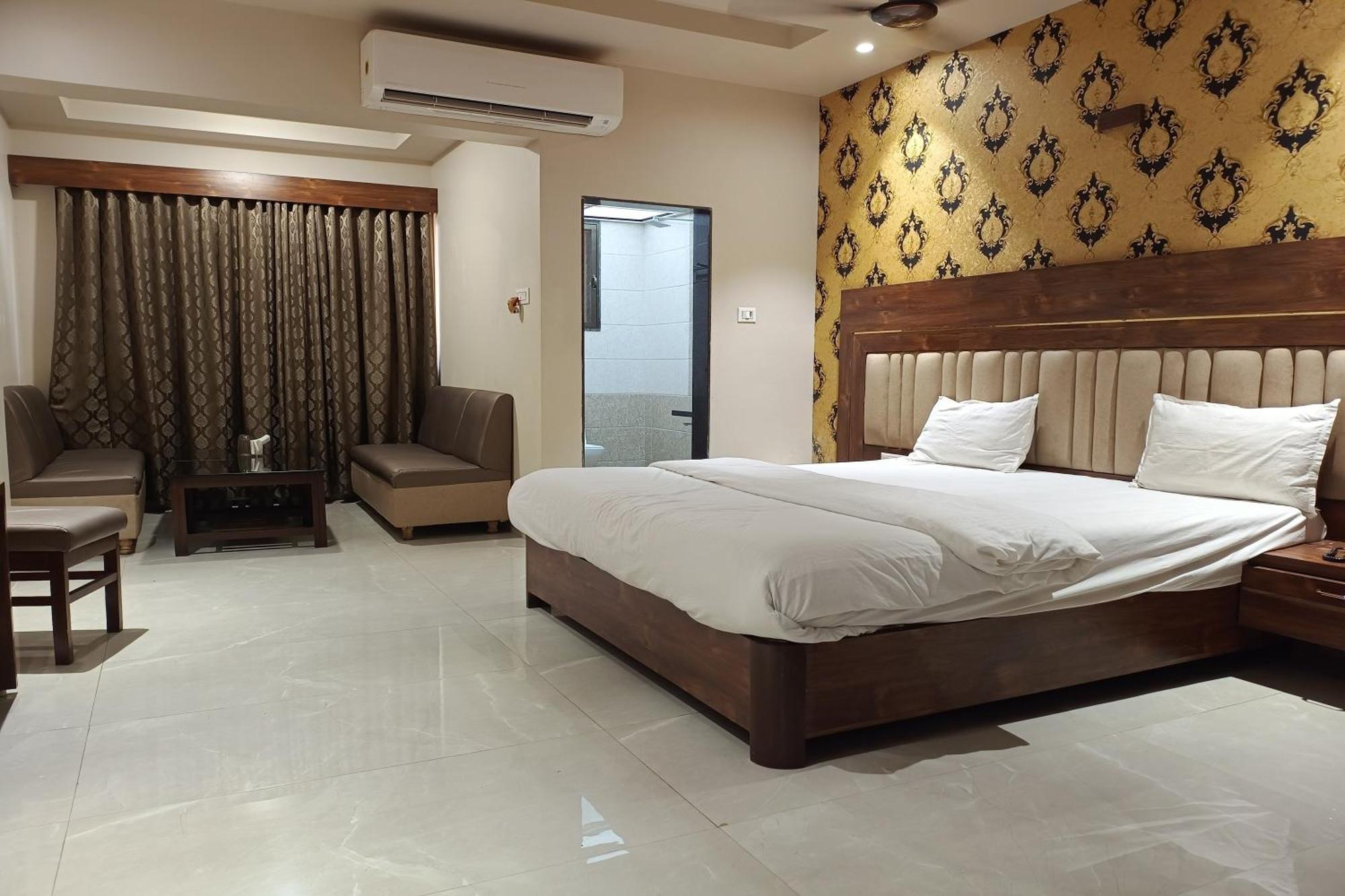 Hotel Apratim Lodging & Boarding Ulhāsnagar 外观 照片