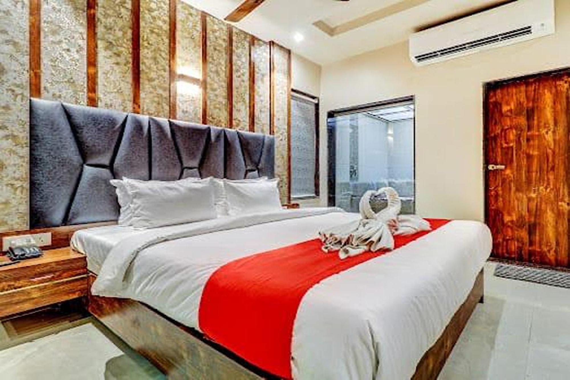 Hotel Apratim Lodging & Boarding Ulhāsnagar 外观 照片