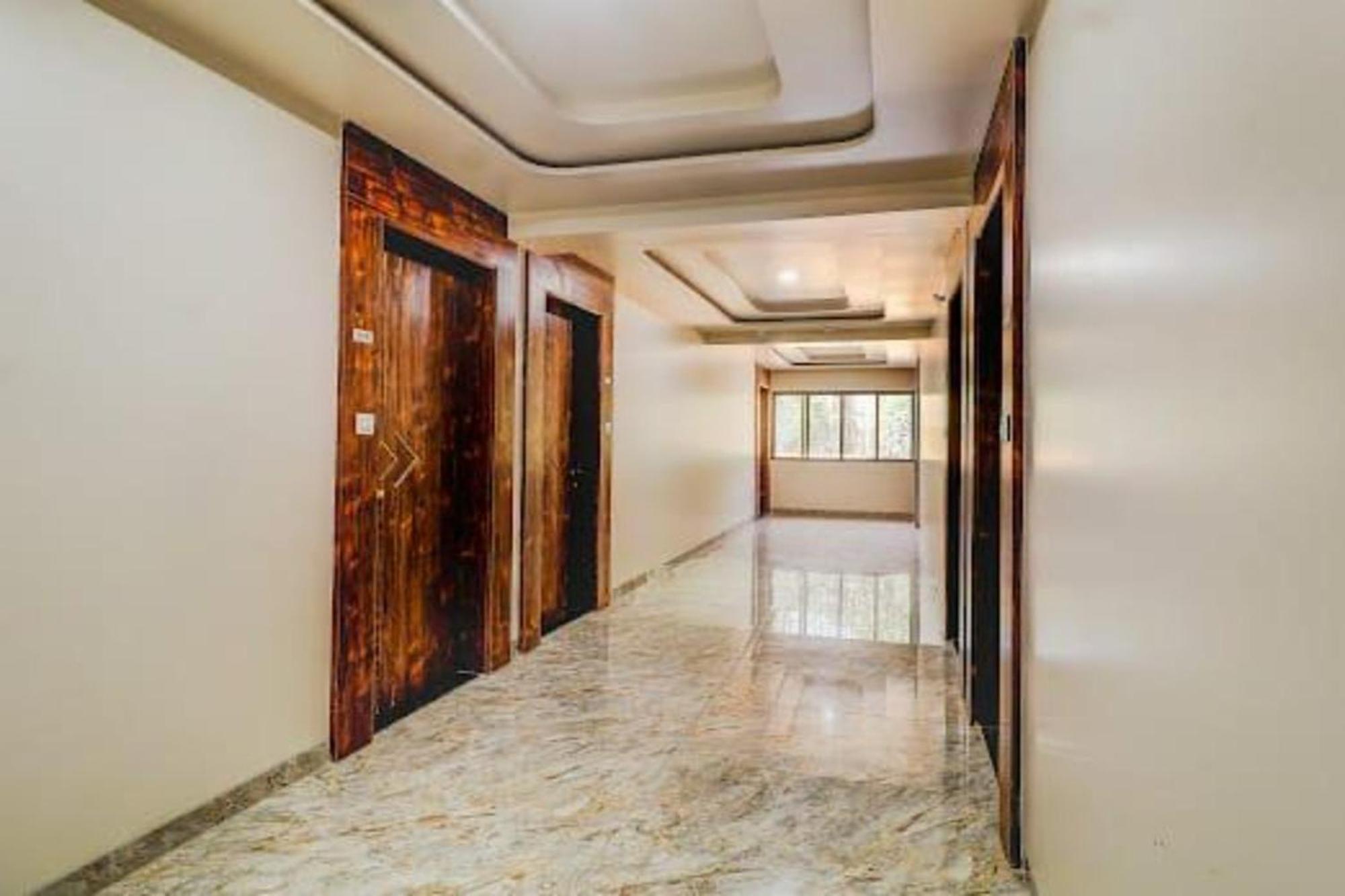 Hotel Apratim Lodging & Boarding Ulhāsnagar 外观 照片